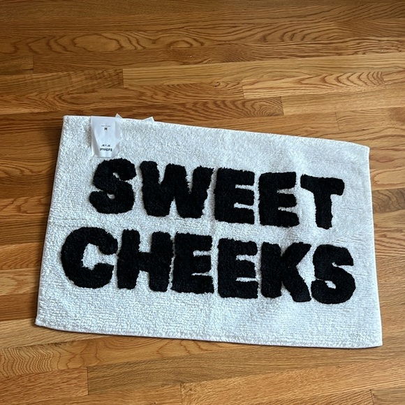 Urban Outfitters Sweet Cheeks Bath Mat NWT - Picture 6 of 10